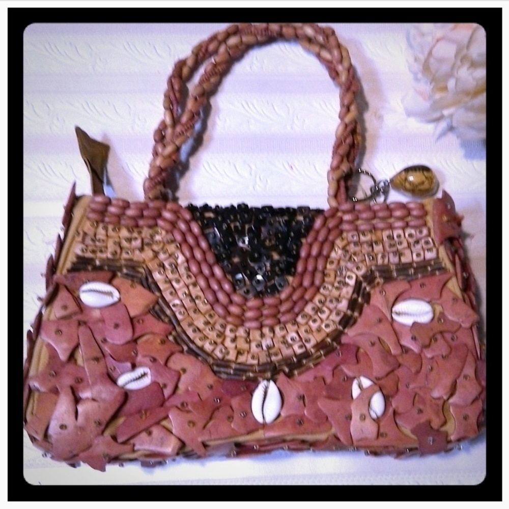 🍎  NWOTs Designer Wood Bead Handbag